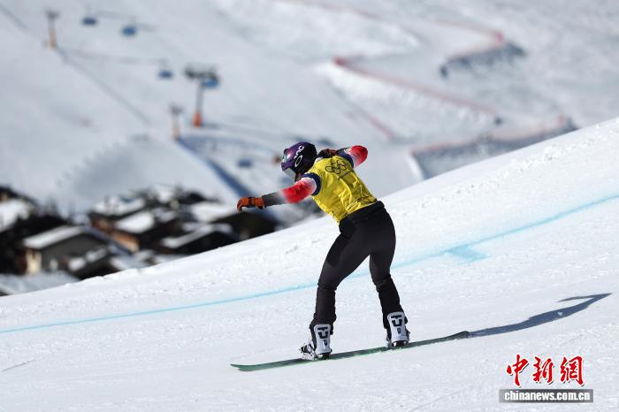 幸运的藏族姑娘拥青拉姆