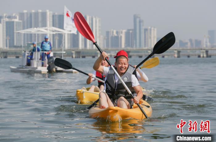 临沂市机关干部职工迎战皮划艇联赛 共庆全民健