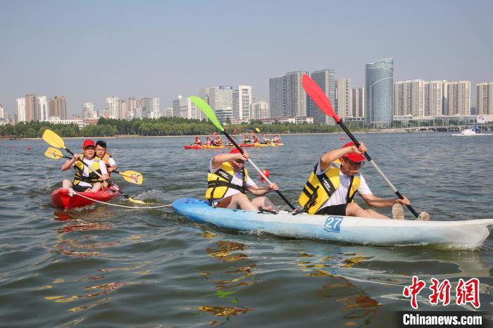 临沂市机关干部职工迎战皮划艇联赛 共庆全民健