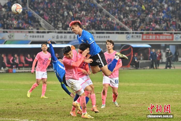 永州队首夺湘超冠军 谷文杰头球定乾坤