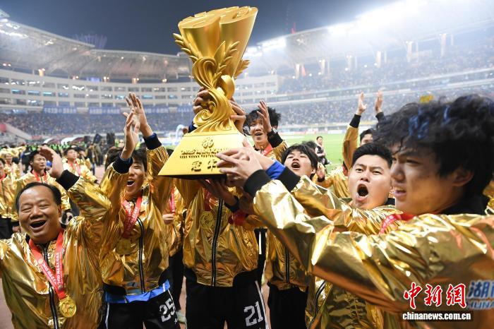 永州队首夺湘超冠军 谷文杰头球定乾坤