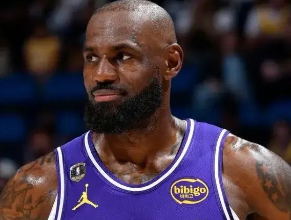 勇士瞄准詹姆斯或伦纳德补强阵容 抢抓库里巅峰