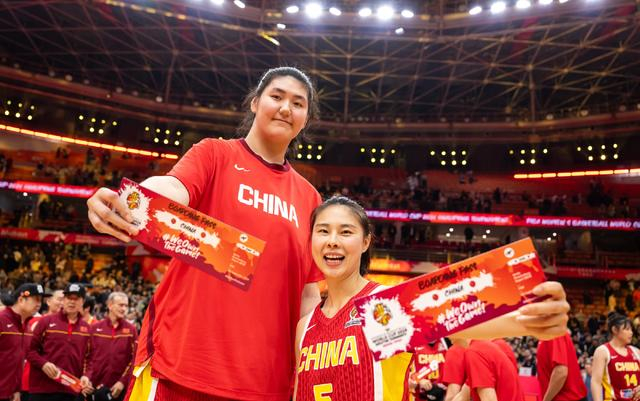 王思雨关键表现助中国女篮力克巴西，提前锁定