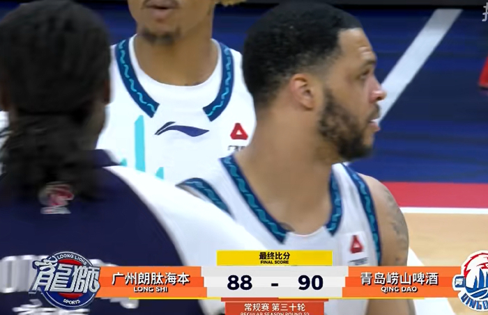 广州队末节换人失误遭逆转 米切尔防守策略成败