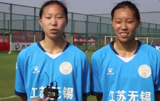 邵子钦亚洲杯首秀闪耀 双胞胎姐妹共筑女足梦想