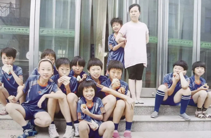 邵子钦亚洲杯首秀闪耀 双胞胎姐妹共筑女足梦想