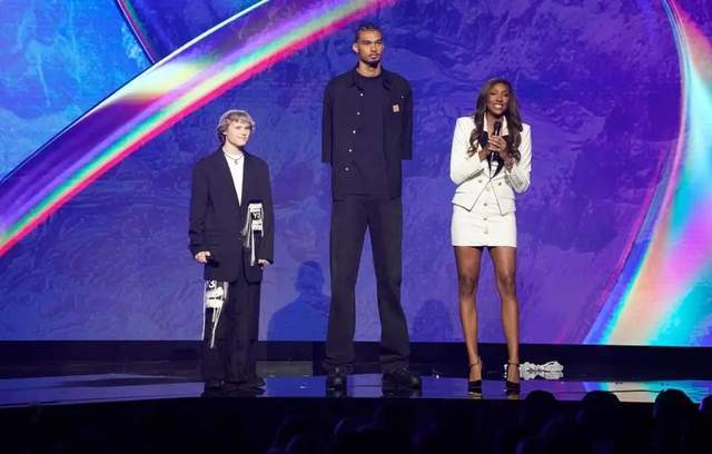 文班亚马与亚历山大MVP争夺战：数据碾压与投票