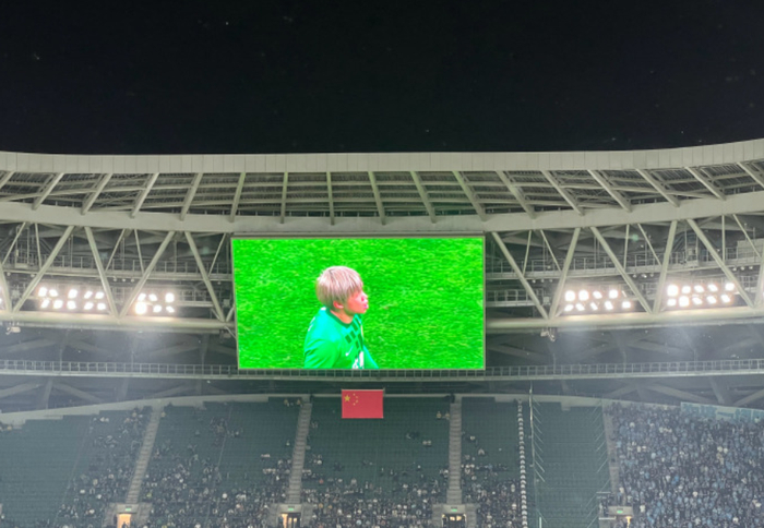 大连英博多一人遭国安3-0横扫 赛场崩盘令球迷震